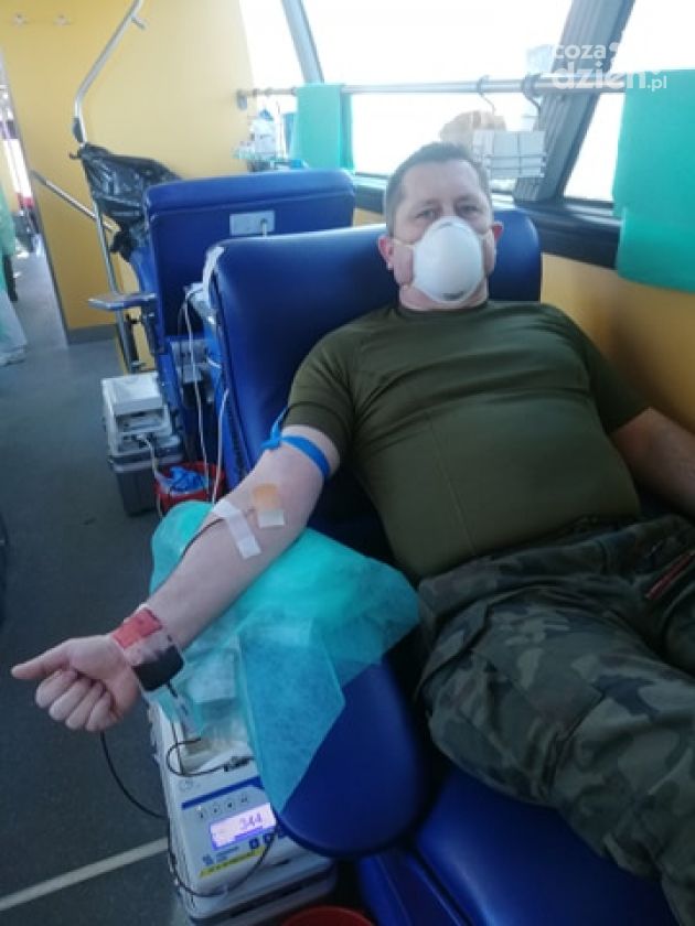 Żołnierze odpowiedzieli na apel o oddawanie krwi
