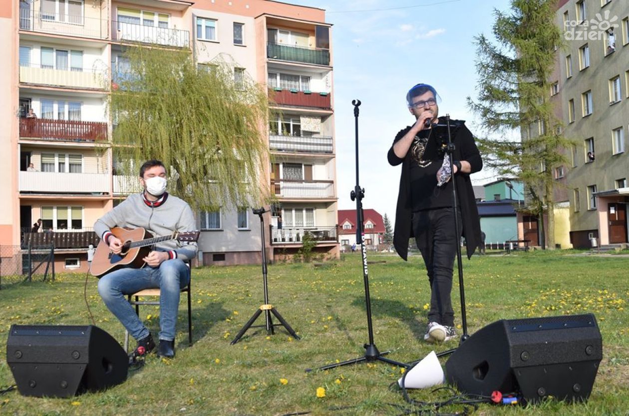 Pierwszy koncert pod blokiem za nami (zdjęcia)