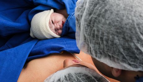 Jak "rodzić" sobie w czasie pandemii? Szpital odpowiada