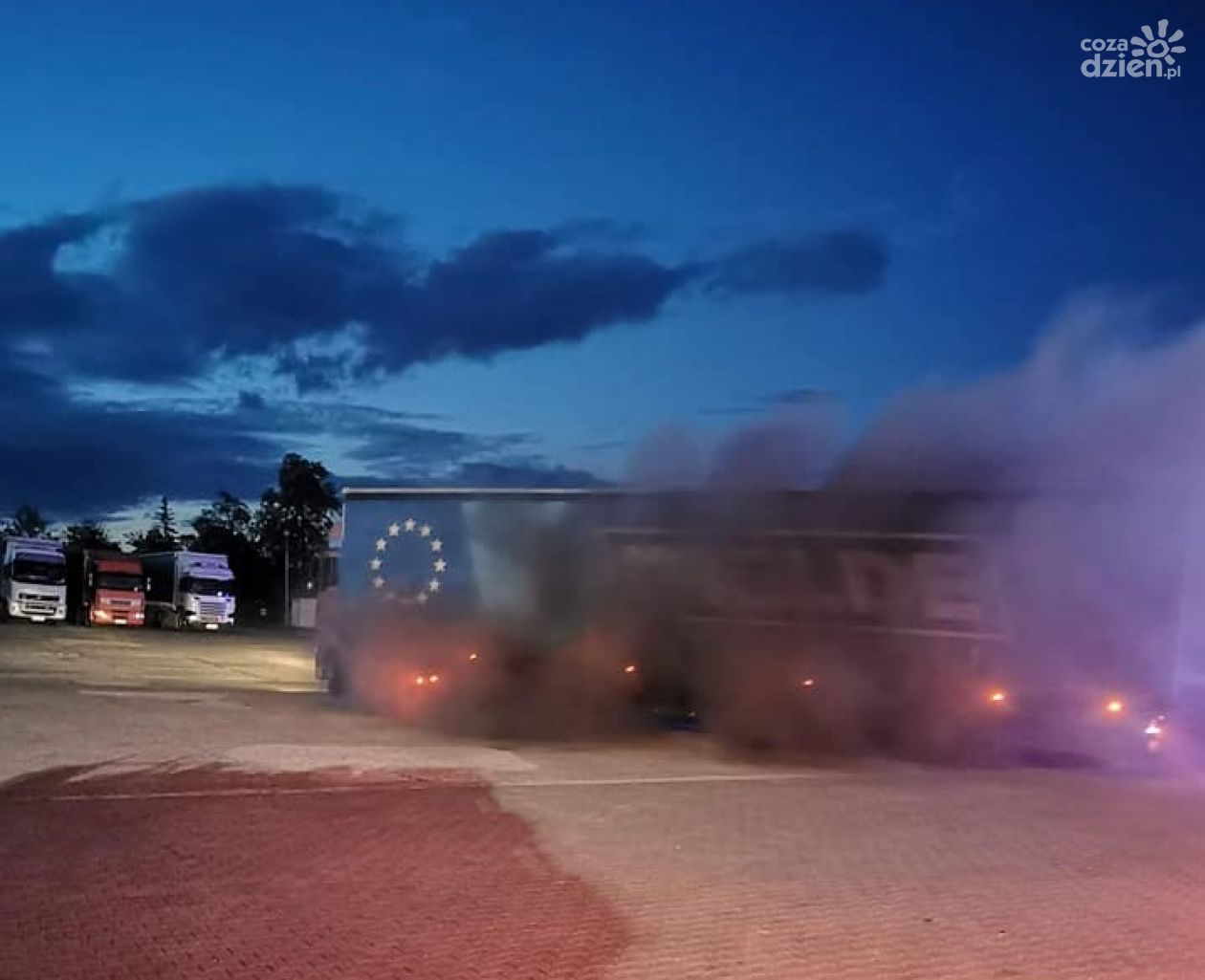 Pościg za palącą się ciężarówką pod Płońskiem (zdjęcia)