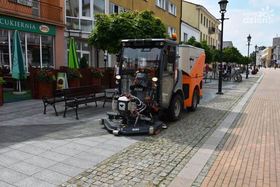 Nowy pojazd czyszczący na ulicach Ciechanowa (zdjęcia)