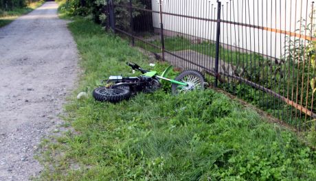 Nowa Wieś. 13-latek uderzył motocyklem w ogrodzenie