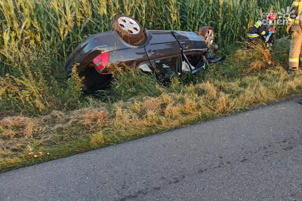 Groźne warunki na drogach! Kolejne dachowanie na DW-615