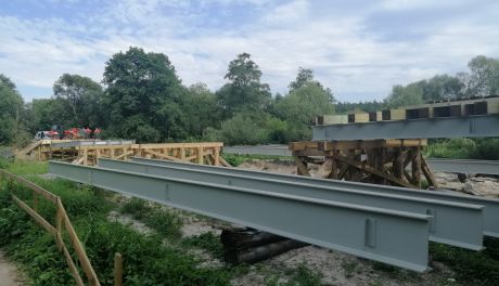 Trwa remont mostu na Wkrze w miejscowości Kępa