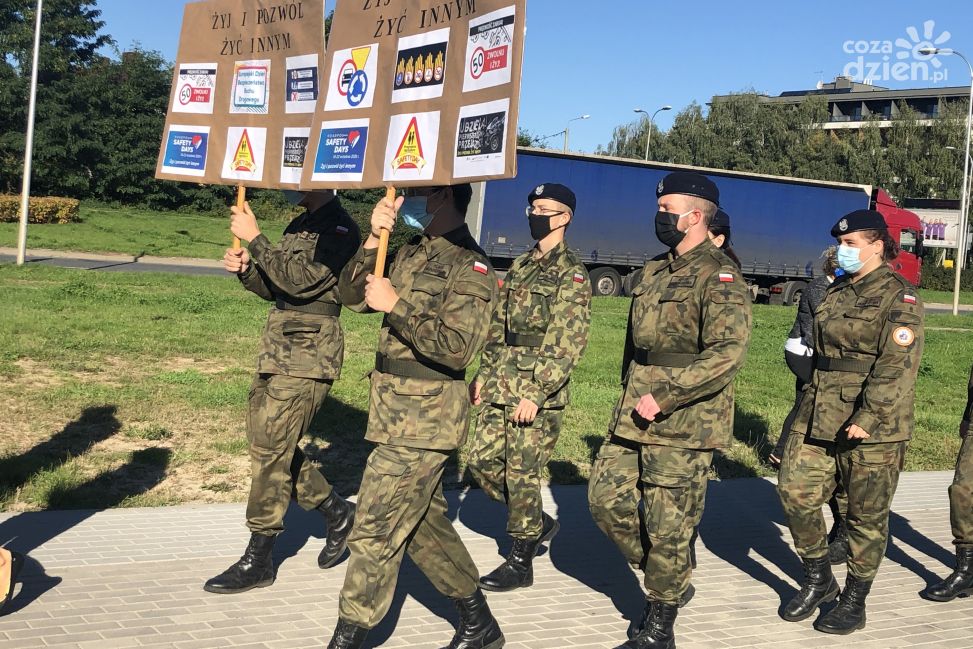 Odblaskowy wąż dla maluchów, deklaracje dla kierowców. Trwa akcja ROAD SAFETY DAYS