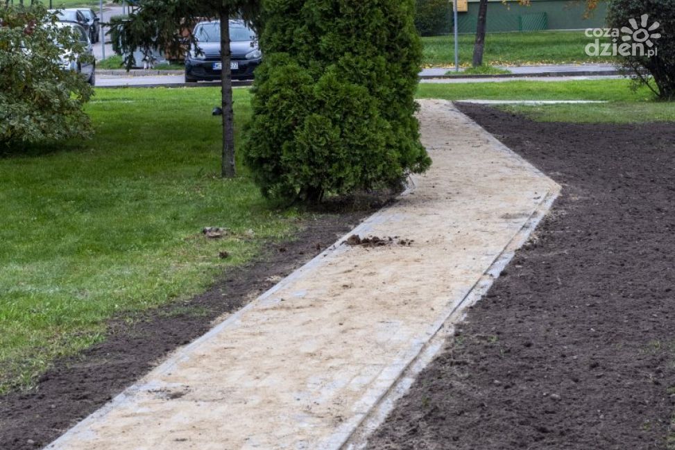 Nowy chodnik na Powstańców Wielkopolskich. Na prośbę mieszkańców