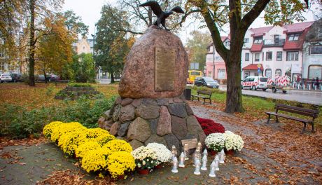 Ciechanów. Urząd Miasta kupił kwiaty od sprzedających przy cmentarzu.