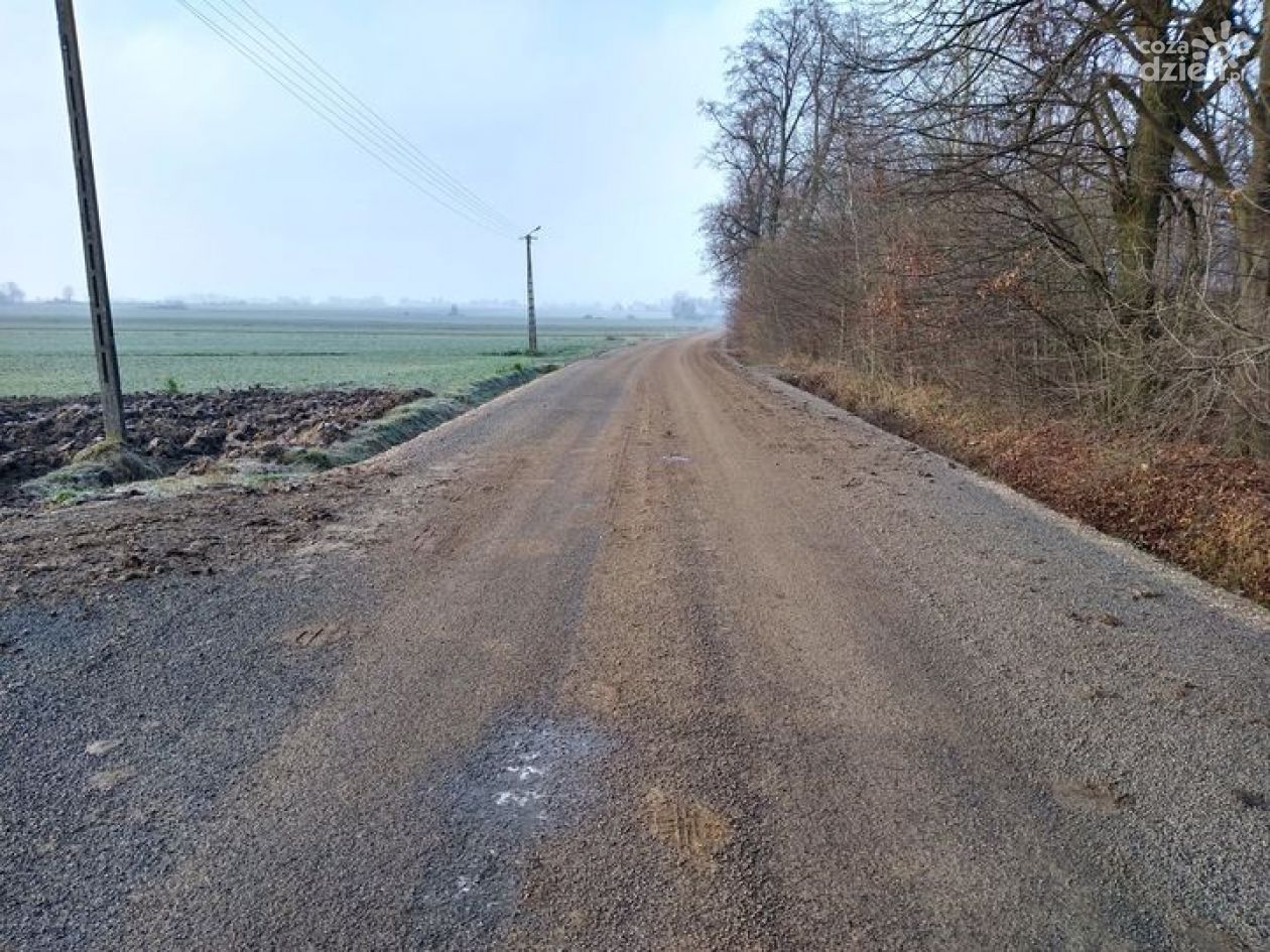 Kolejna zanieczyszczona droga. Sprawą zajmie się policja! 