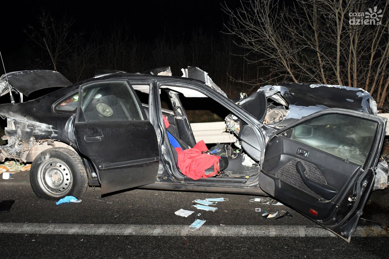 Tragiczny wypadek na mławskiej obwodnicy, ranny 24-letni kierowca zmarł w szpitalu 