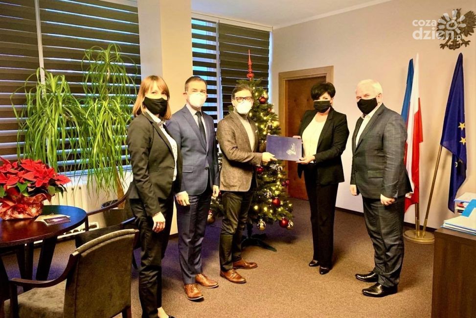Starostwo Powiatowe w Ciechanowie. Umowa na wsparcie szpitala podpisana!