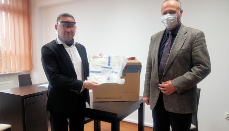 Karniewo przekazało kombinezony ochronne dla szpitala w Makowie Mazowieckim