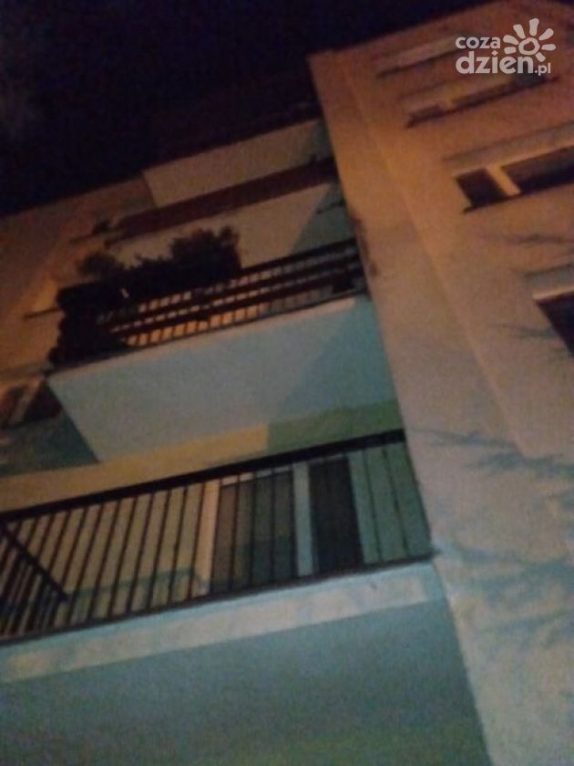 Zmarła kobieta, która wypadła z balkonu na „Blokach”. Prokuratura wszczęła postępowanie