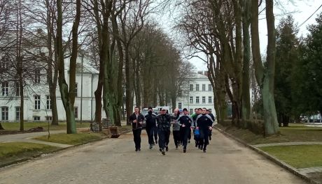 5MBOT. Pokonali charytatywnie 3 kilometrową trasę. Pomogli dziewczynkom!