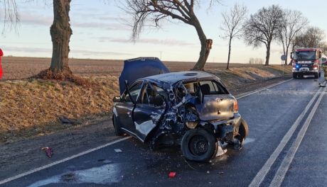 Groźny wypadek w Rykaczewie, jedna osoba w szpitalu  (zdjęcia)