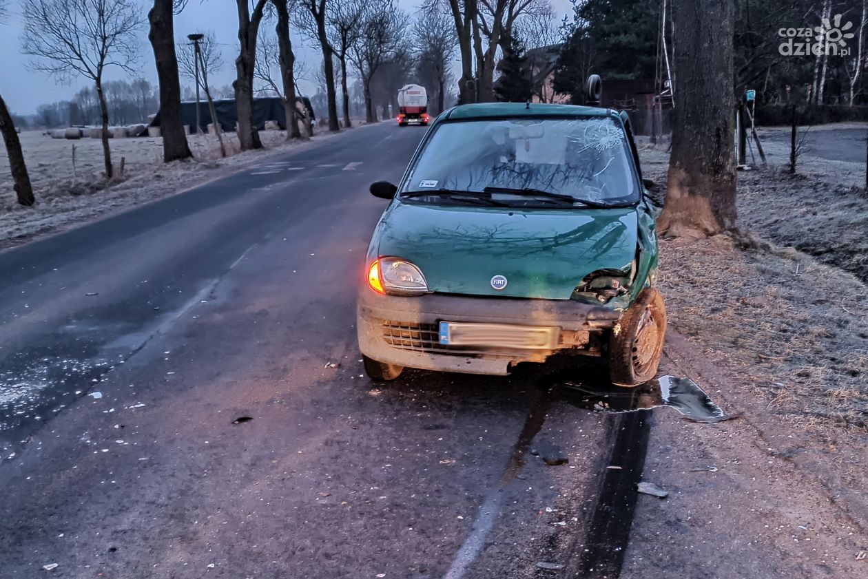 Kompletnie pijany uderzył w pługo-piaskarkę