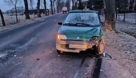 Szreńsk. Fiatem uderzył w pługo-piaskarkę, był kompletnie pijany