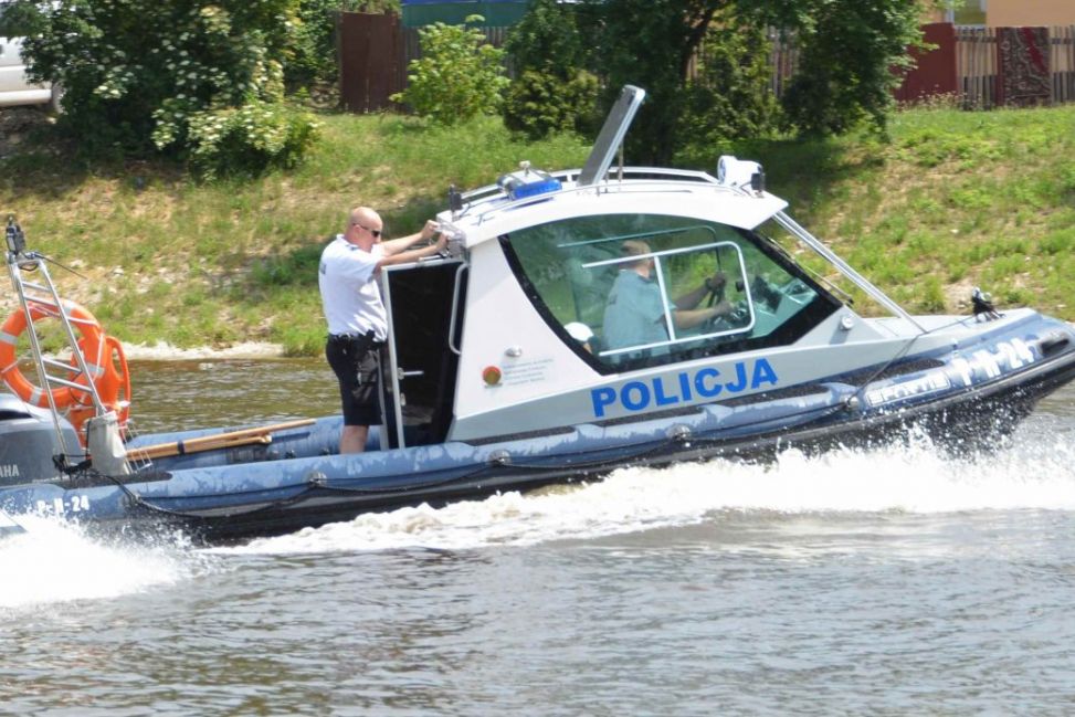 Mogło dojść do tragedii. Z promilami pływał po Narwi