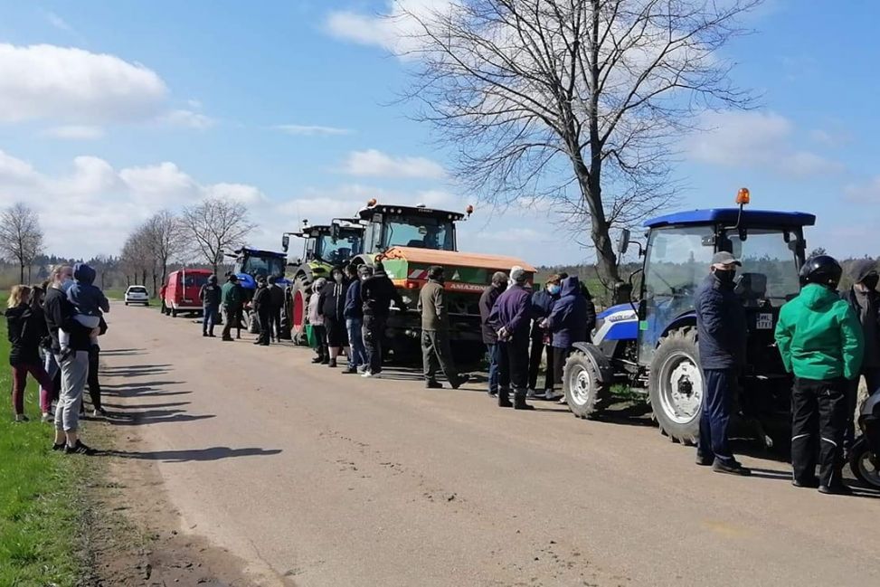 Czy powstanie grzebowisko drobiu w Lipowcu Kościelnym? Mieszkańcy całodobowo blokują teren