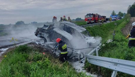 Helenów. Doszczętnie spłonęły dwie osobówki