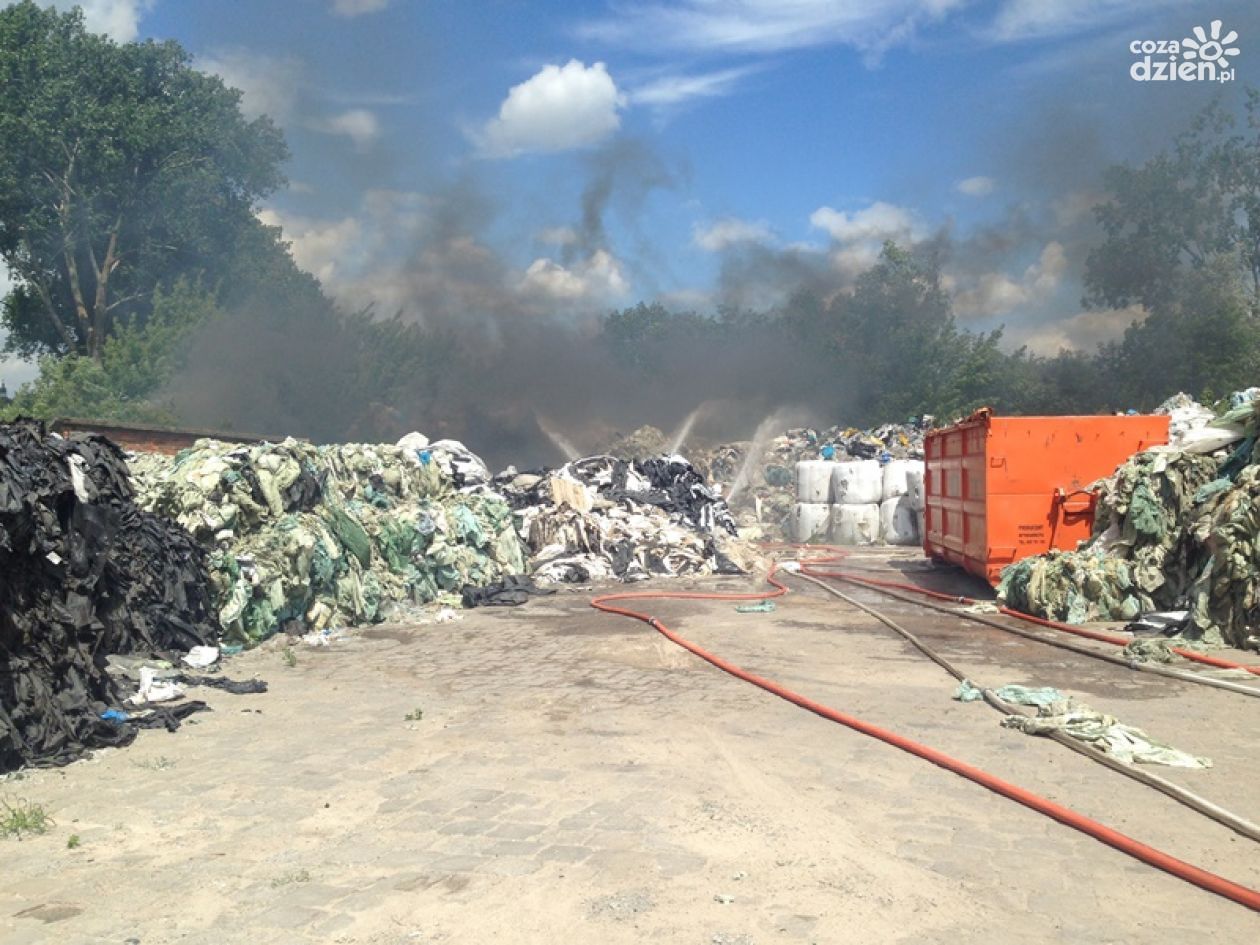 Radni Ciechanowa proszą rząd o pomoc w rozwiązaniu problemu odpadów na Fabrycznej