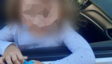 4-latka błąkała się po Mławie, pomogła policja
