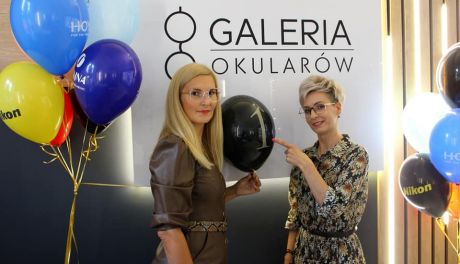 Dwie siostry w jednej galerii okularów