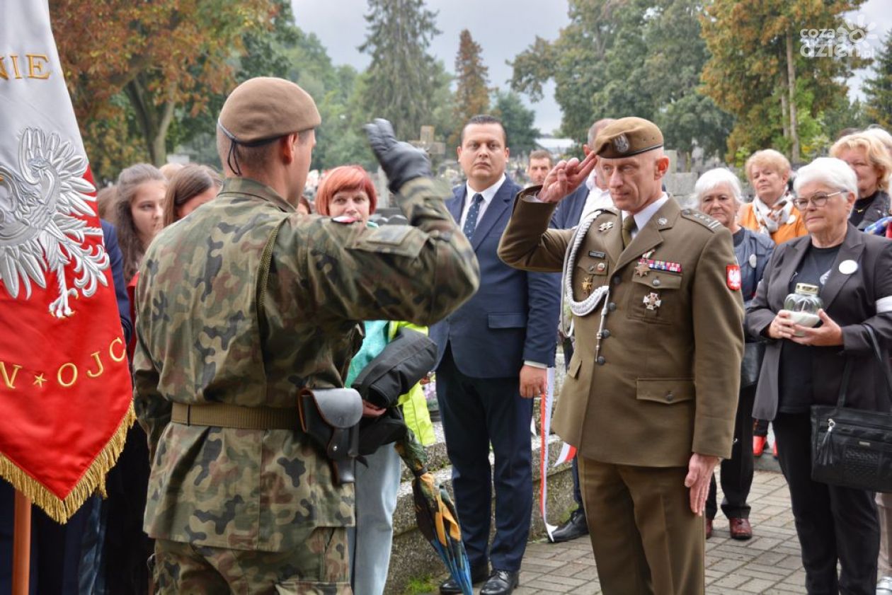 Ponad 60 osób przebiegło 12 kilometrów obwodnicą Ciechanowa! Cel?