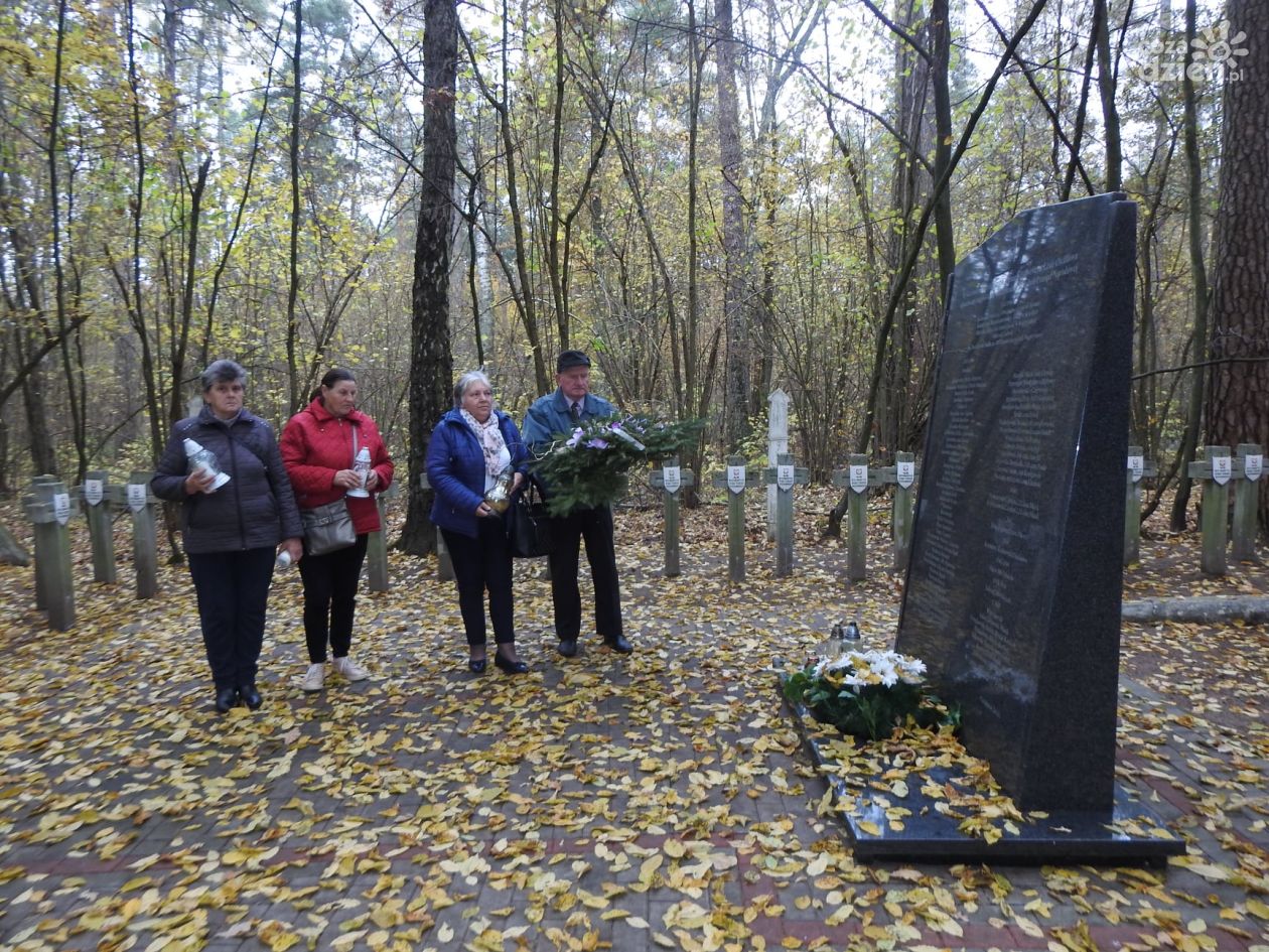 Seniorzy uczcili pamięć zamordowanych