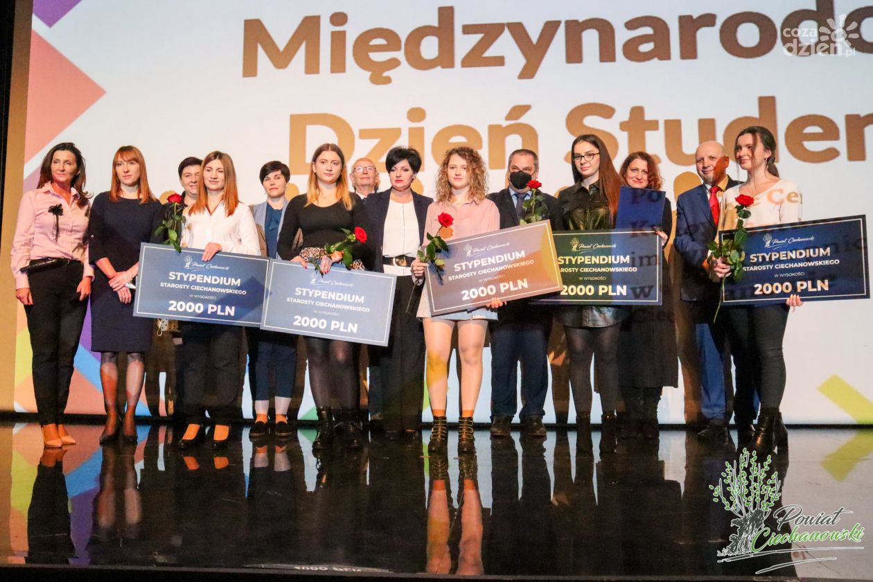 Powiat ciechanowski nagrodził najzdolniejszych studentów
