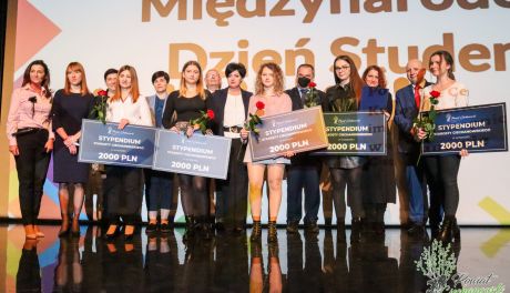Powiat ciechanowski nagrodził najzdolniejszych studentów