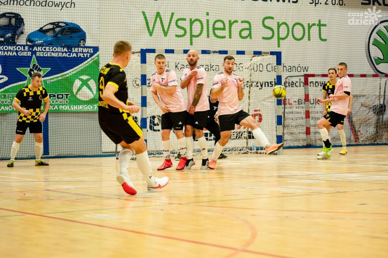 Czarki Przasnysz na czele Ciechanowskiej Ligi Futsalu
