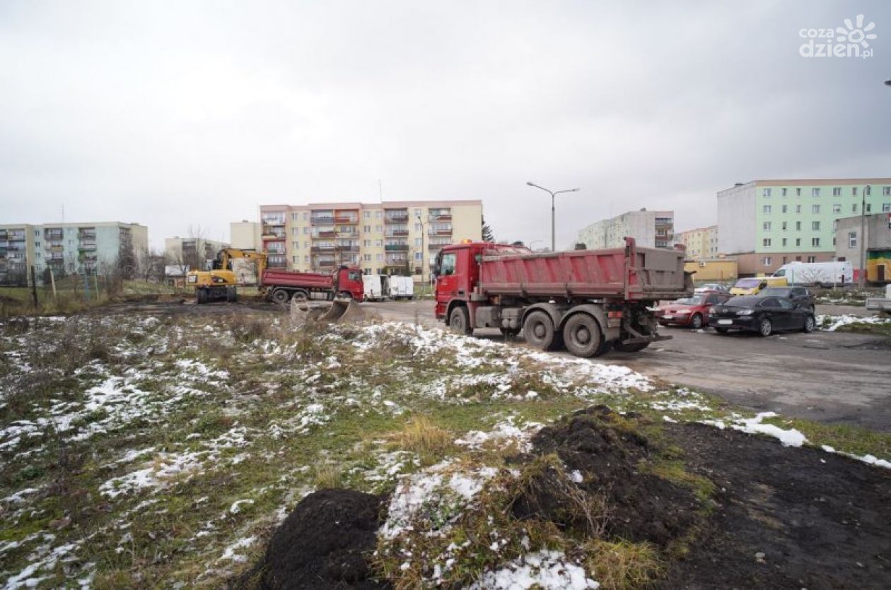 Na Reutta budują parking