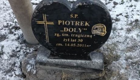 W Ciechanowie zdewastowano tablicę pamięci?!