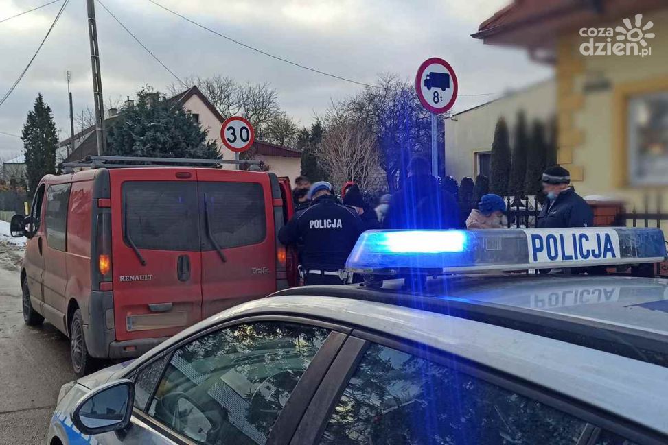 Bus wypełniony ludźmi w Mławie, kierowca stracił prawo jazdy