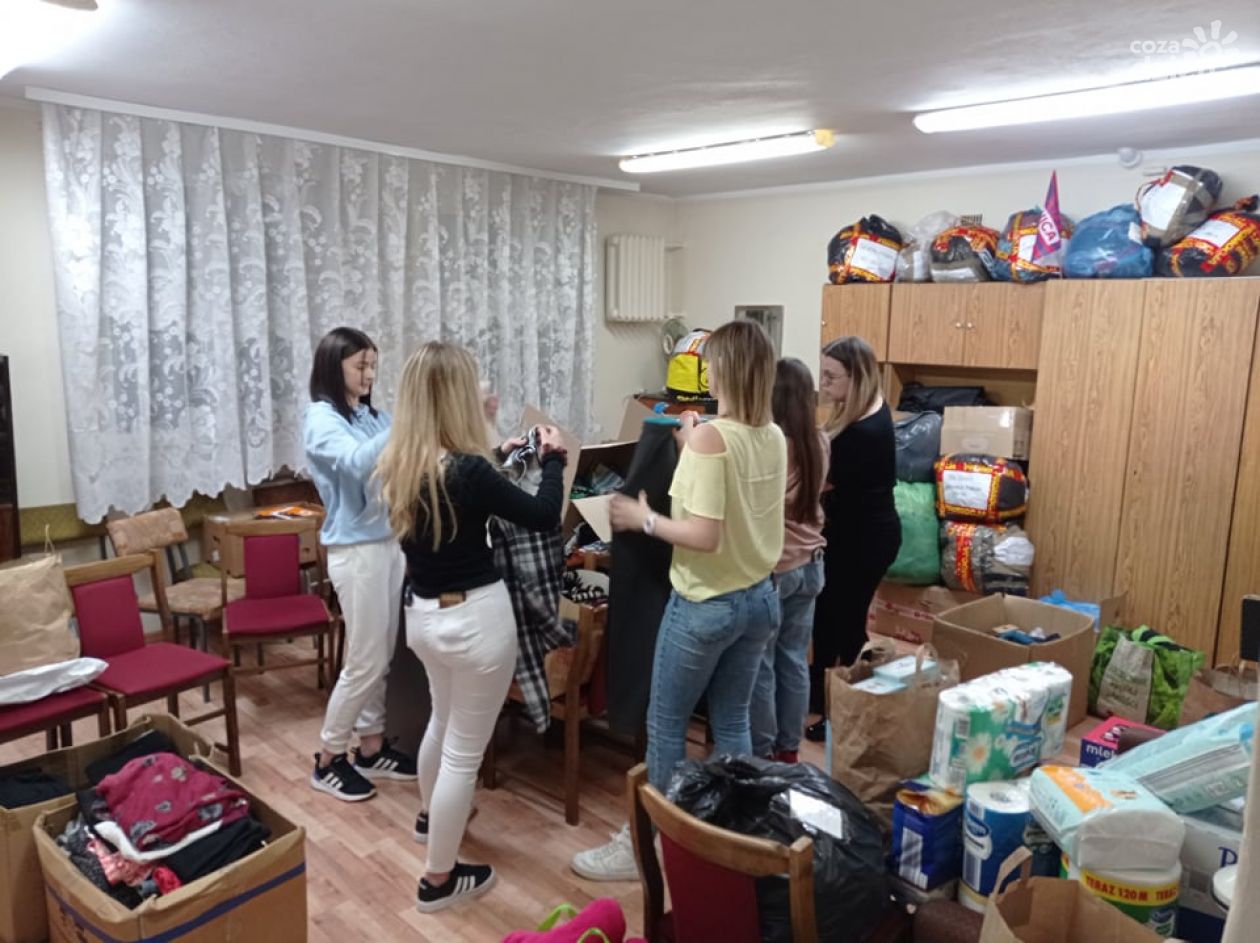 Do siedziby ciechanowskiej lewicy spływają pierwsze dary dla mieszkańców Ukrainy