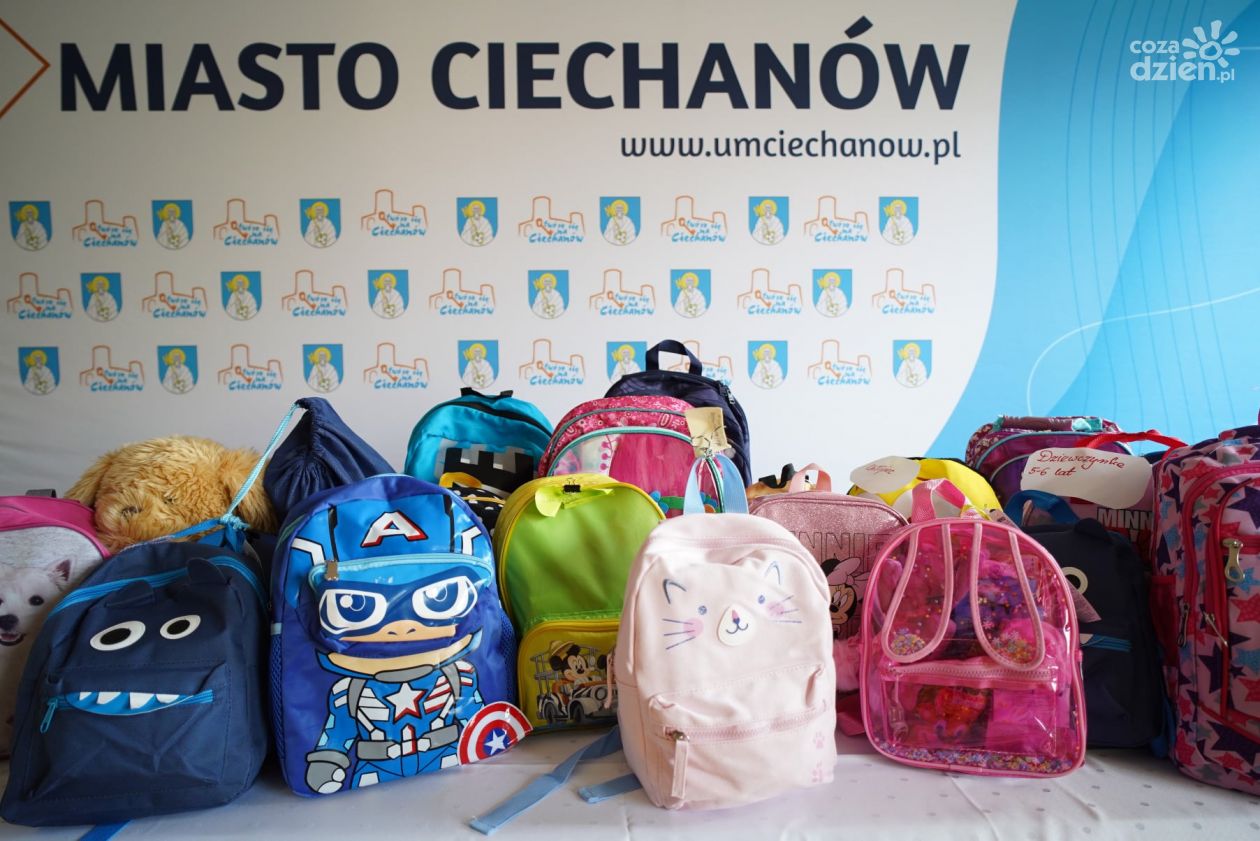 Plecaki dla ukraińskich milusińskich już czekają w ciechanowskim ratuszu