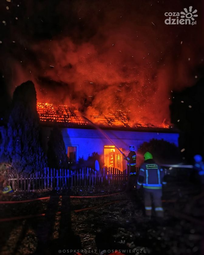 Pożar w gminie Świercze. Dach domu spłonął prawie doszczętnie!