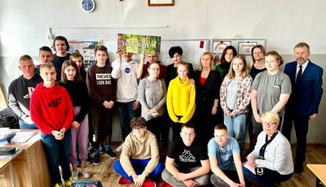 Władze powiatu ciechanowskiego odwiedziły szkoły podstawowe
