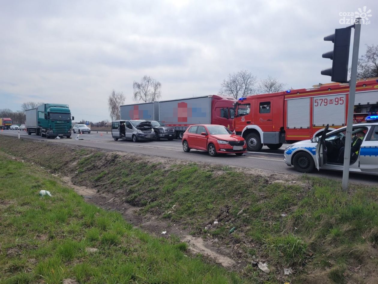 Zderzenie 5 aut w Kroczewie na drodze krajowej nr 7