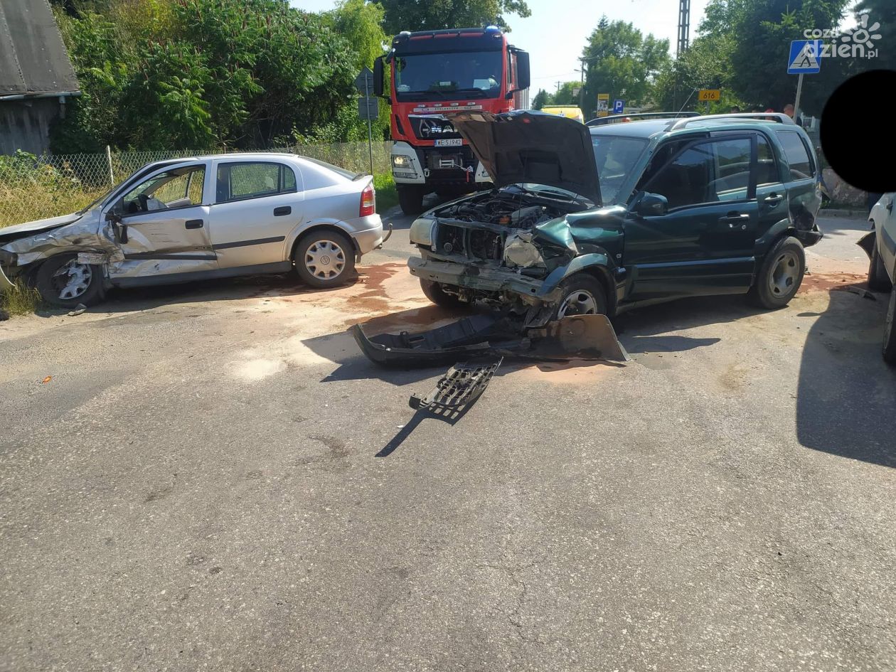 Groźnie w Szulmierzu. Zderzenie trzech samochodów