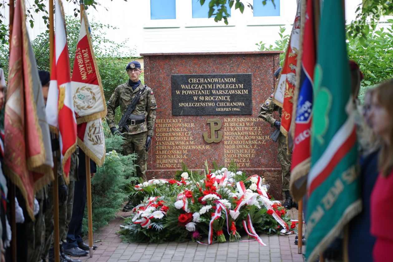 Pamięć poległych powstańców warszawskich uczczono w Ciechanowie i innych miejscowościach regionu