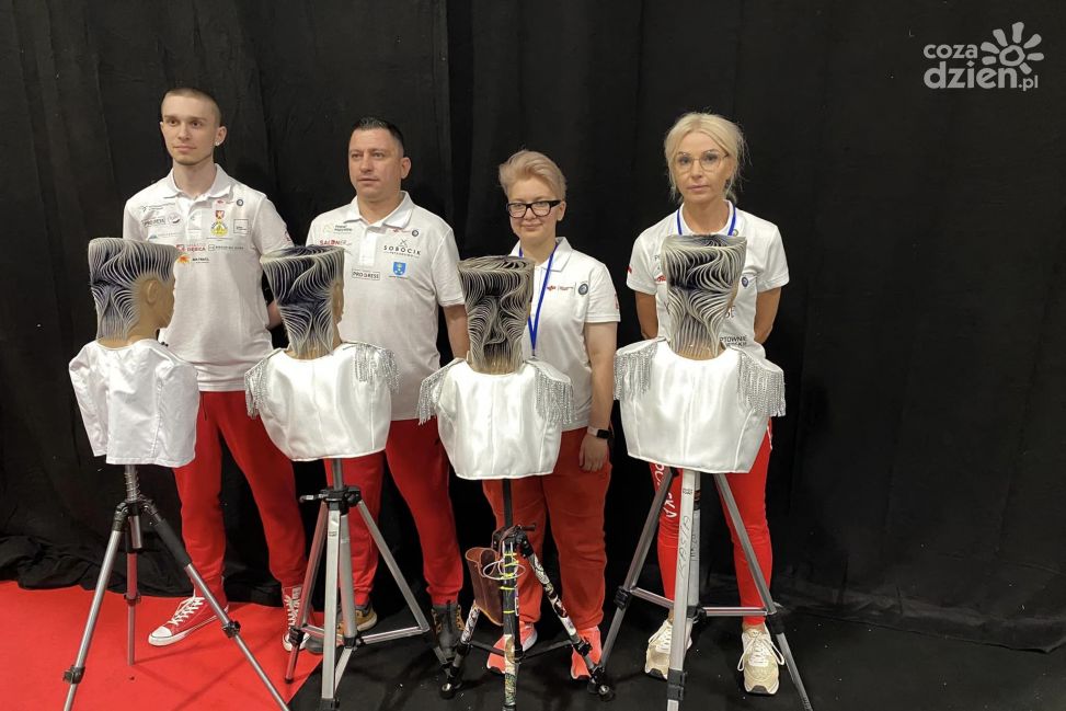 Kolejny dobry występ Katarzyny Jarzębskiej na fryzjerskich Mistrzostwach Świata OMC Hairworld Paryż 2022
