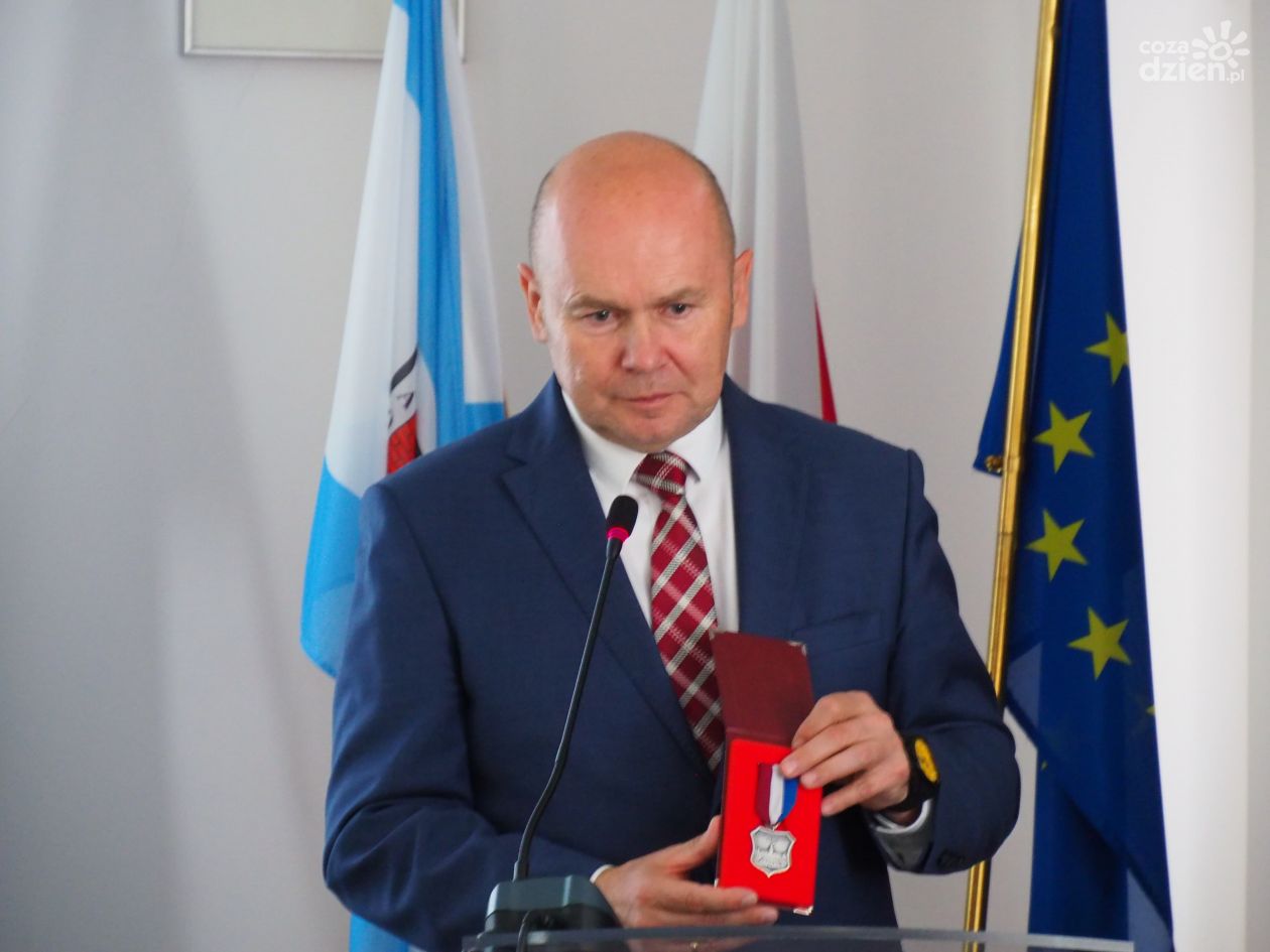 Burmistrz Mławy odznaczył medalem... dwa inne miasta