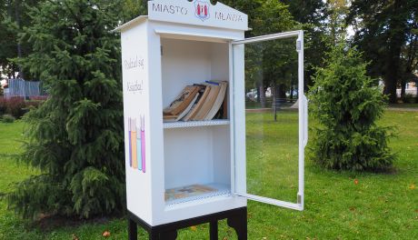 Biblioteczka plenerowa w mławskim parku 