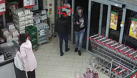 Są nagrania, są zdjęcia, pozostaje namierzyć podejrzanych. Dwóch mężczyzn miało kraść w sklepach na terenie sklepu w Mławie