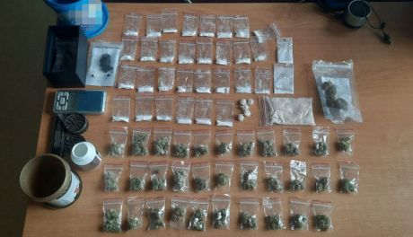 Ponad 140 gramów różnego rodzaju środków odurzających i substancji psychotropowych przejęli kryminalni z Płońska. Zatrzymanemu w sprawie grozi więzienie