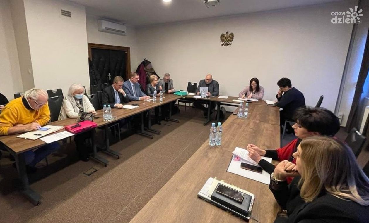 Posiedzenie komisji rewizyjnej powiatu ciechanowskiego w nerwowej atmosferze