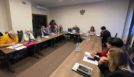 Posiedzenie komisji rewizyjnej powiatu ciechanowskiego w nerwowej atmosferze