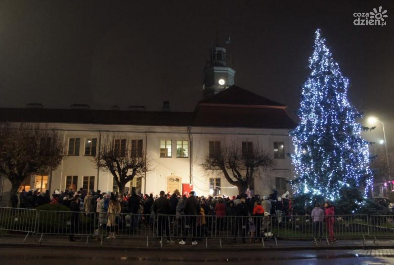 Zagrają, pobiegają i oddadzą cześć