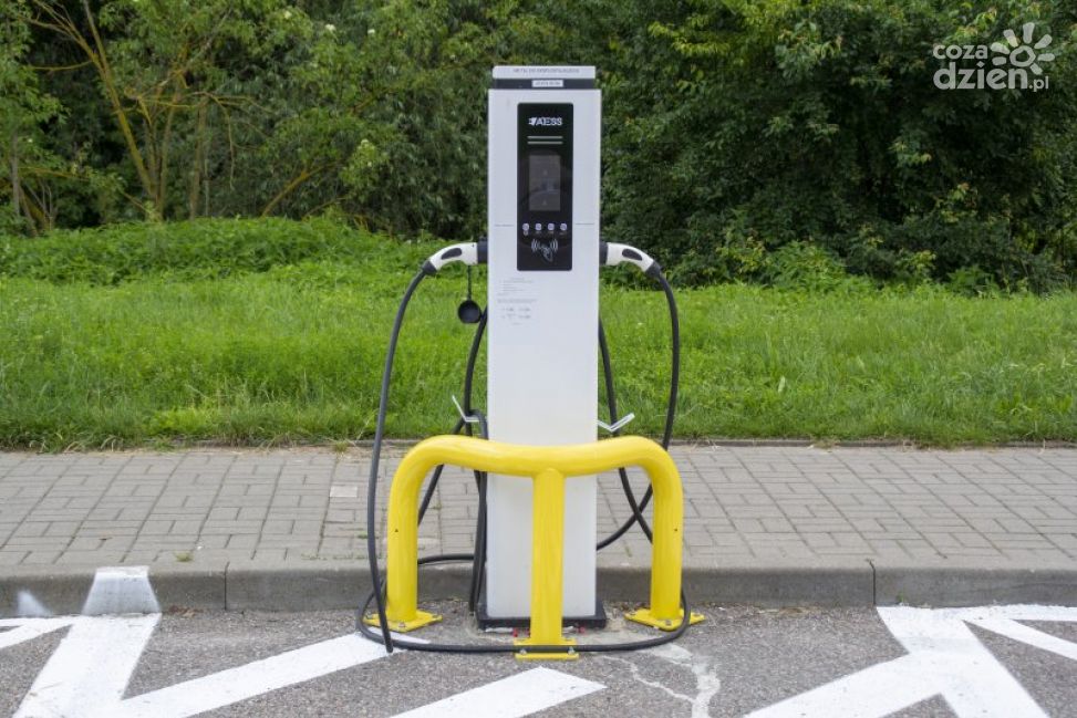 Ratusz zmienia zdanie po 2 latach. Korzystanie z ładowarki do elektryków będzie odpłatne